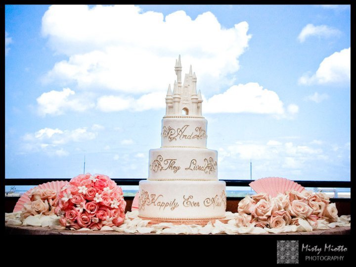 Wow! Check out this Indonesian couple and their magnificient castle cake |  Castle wedding cake, Wedding cakes, Beautiful wedding cakes
